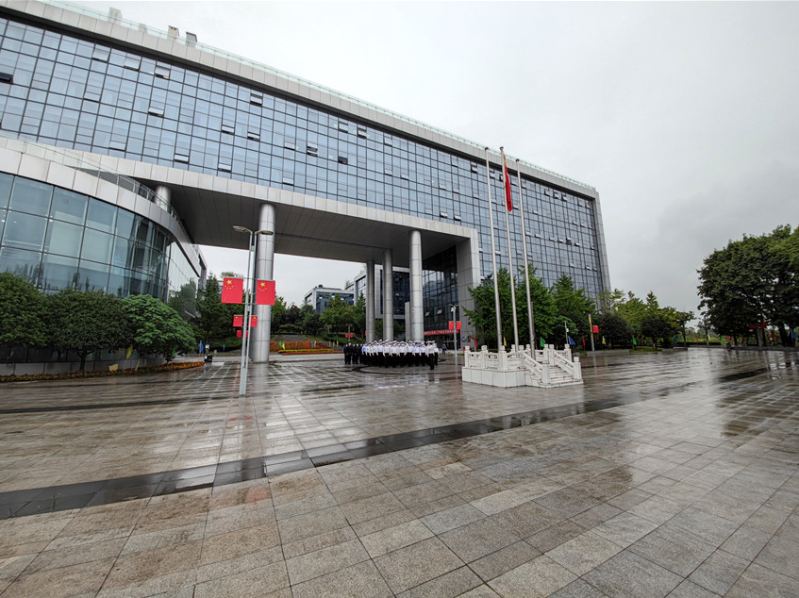 重庆海关及关区各隶属海关举行升旗仪式