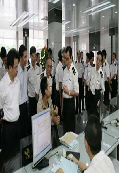 盛光祖署长视察黄埔海关(三)
